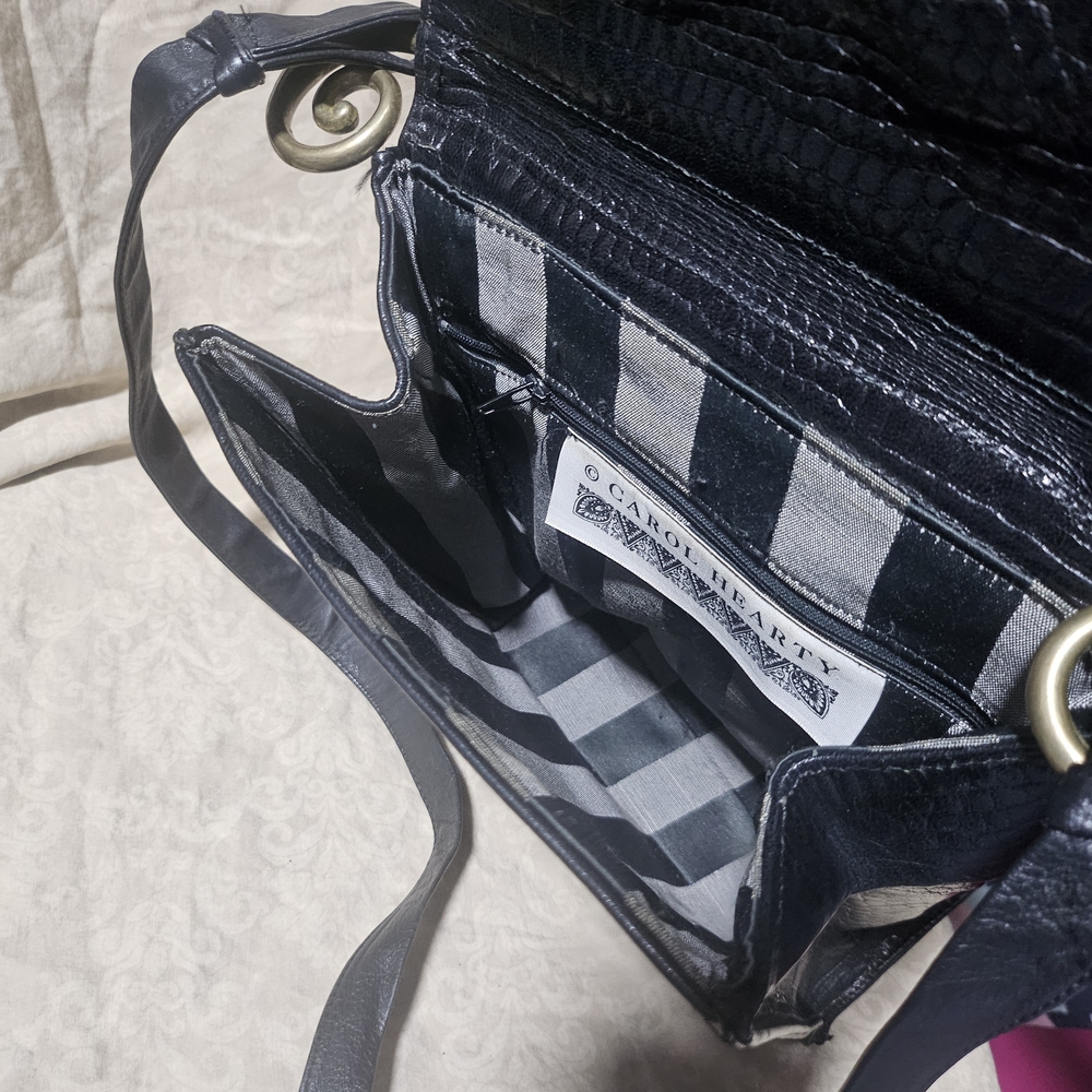 Carol Hearty Crossbody Bag with Heart Detail - Picture 4 of 4